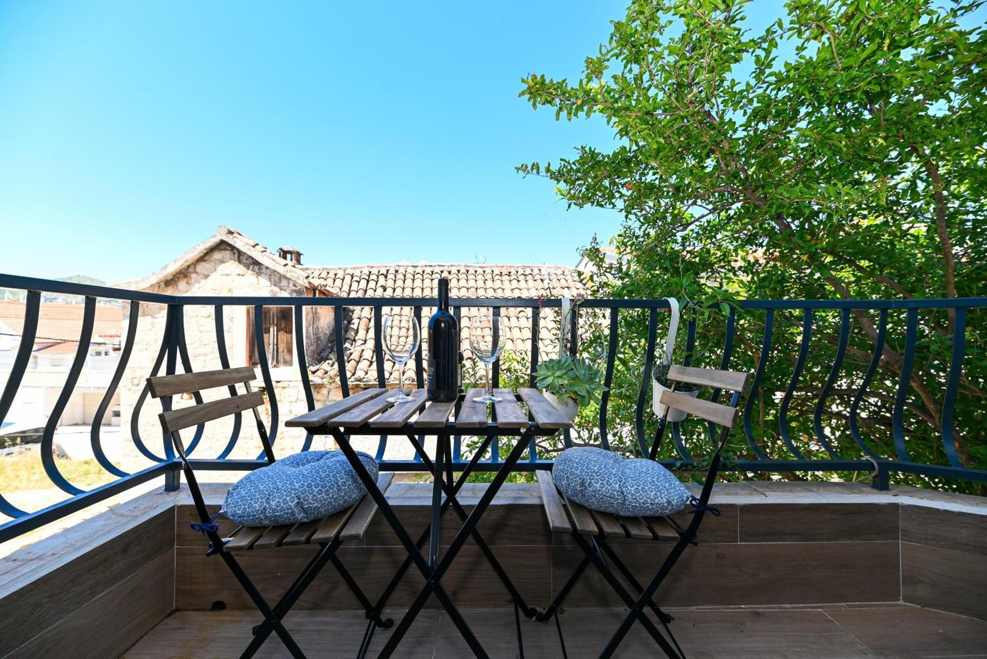 Downtown Apartments Maar Trogir Buitenkant foto