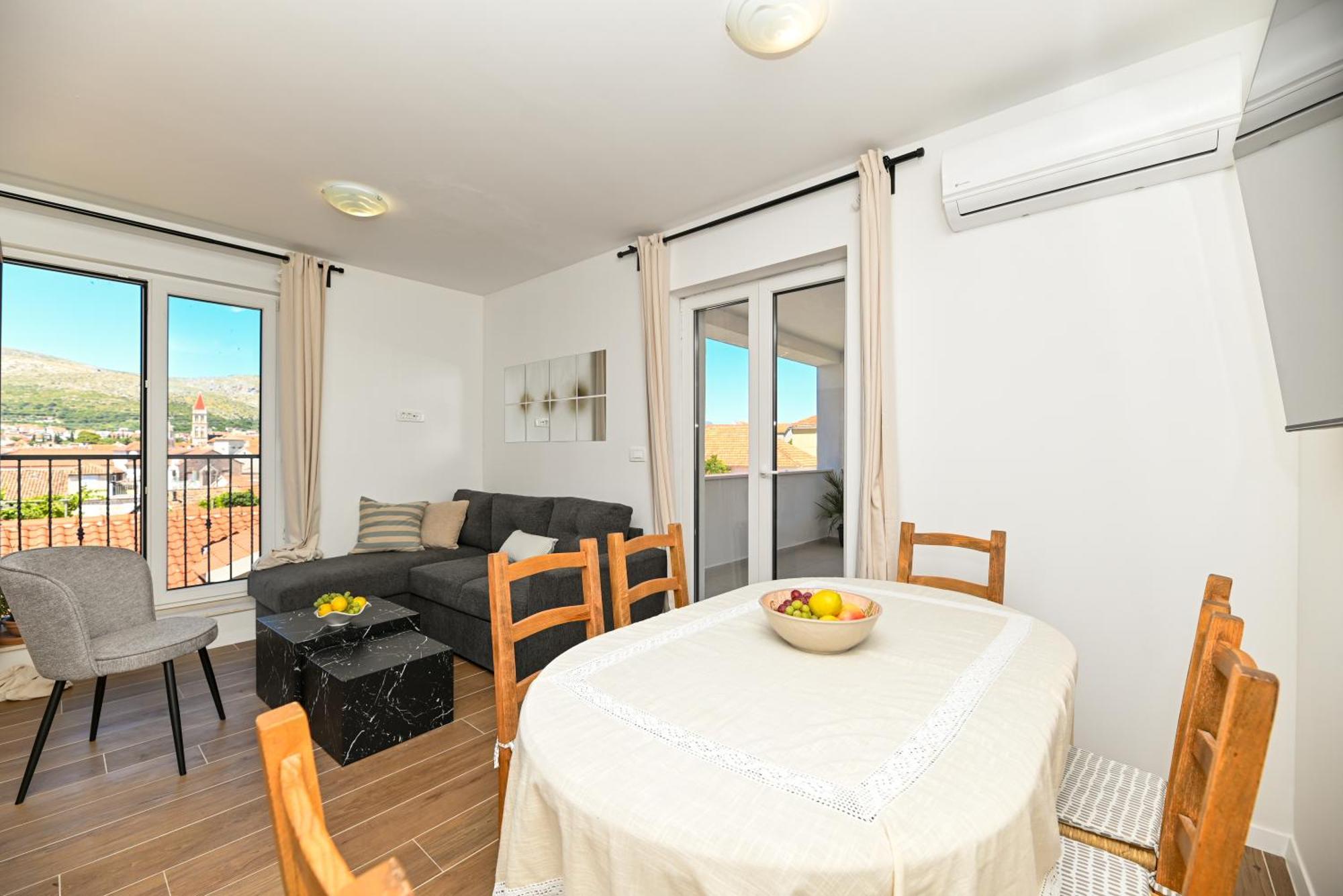 Downtown Apartments Maar Trogir Buitenkant foto
