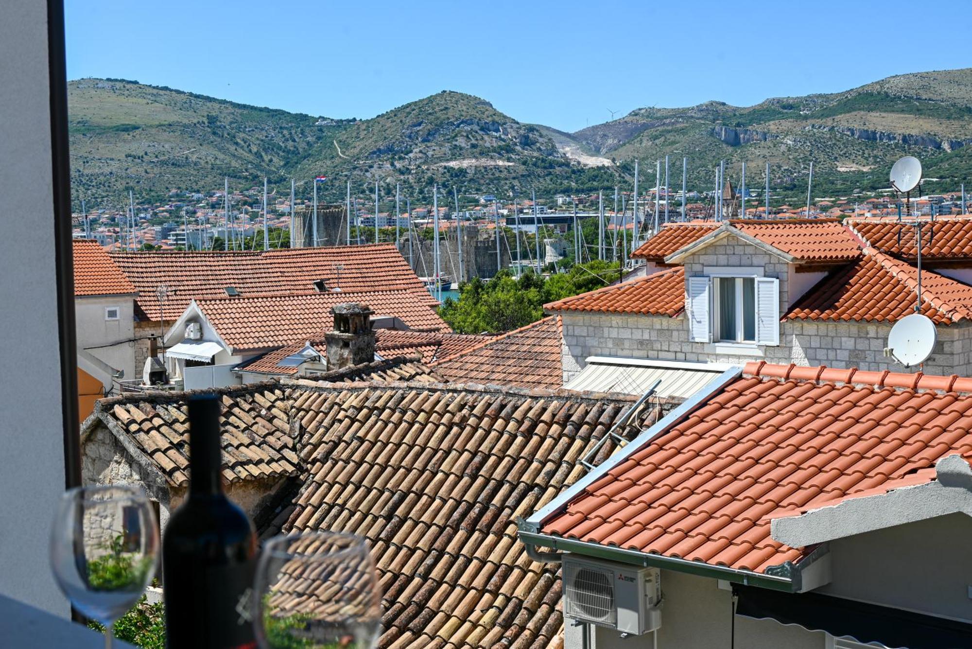 Downtown Apartments Maar Trogir Buitenkant foto