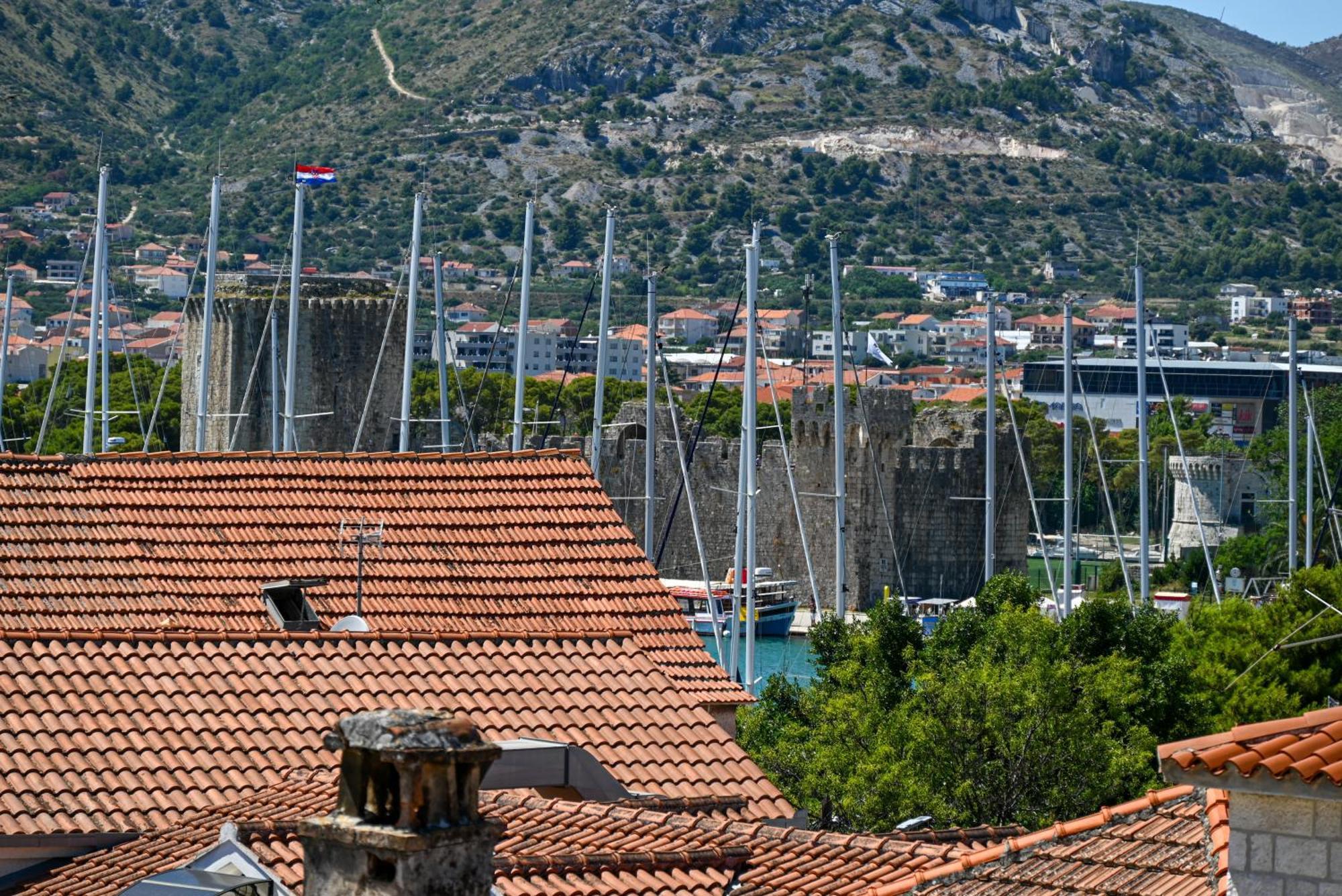 Downtown Apartments Maar Trogir Buitenkant foto