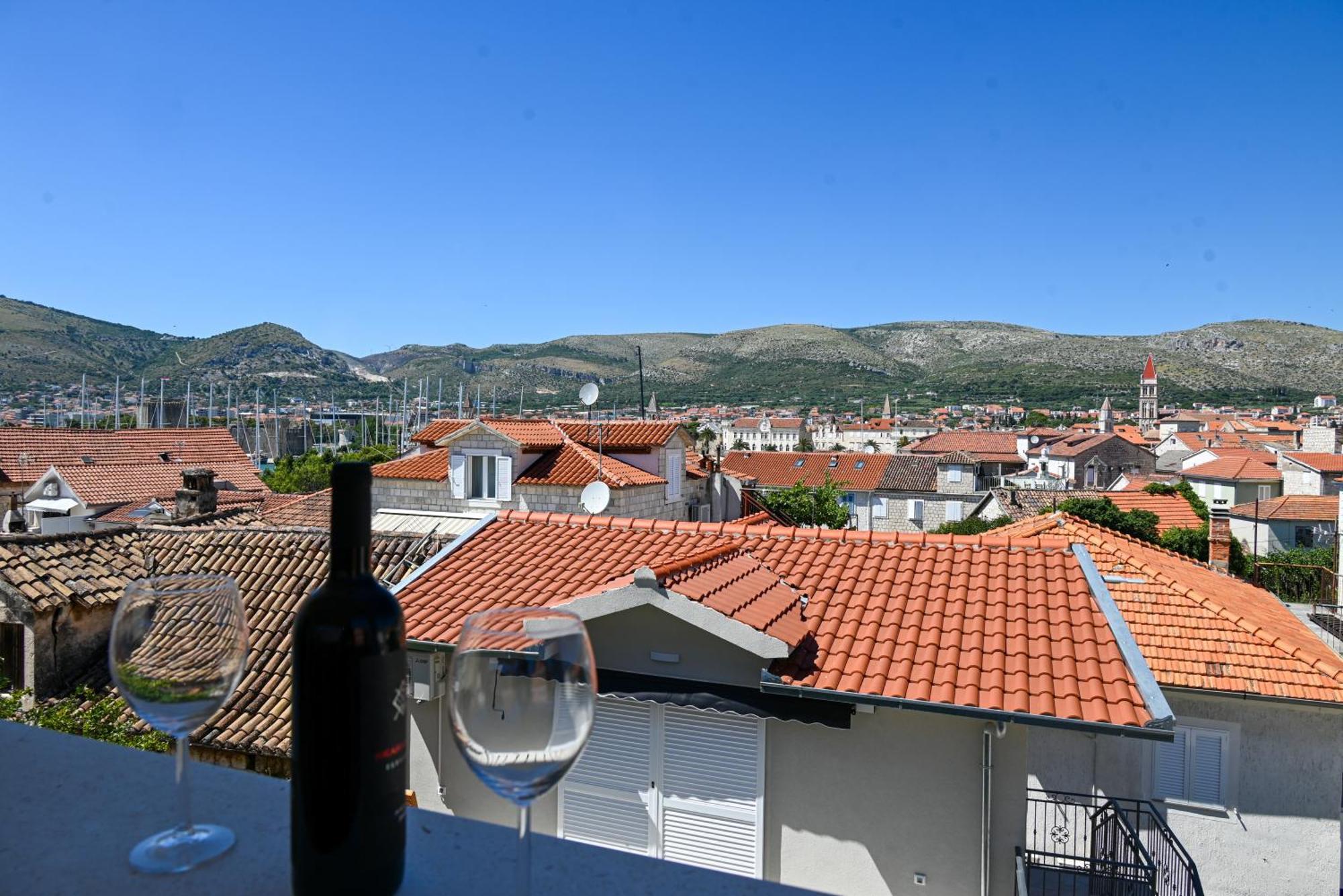 Downtown Apartments Maar Trogir Buitenkant foto